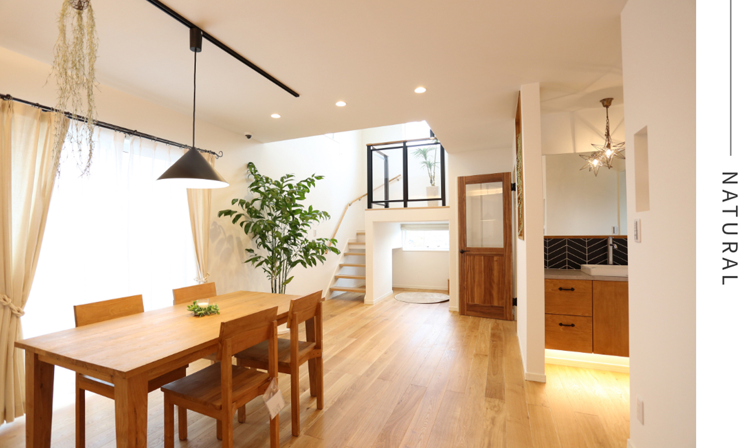 内装は落ち着きのある北欧ナチュラルな雰囲気